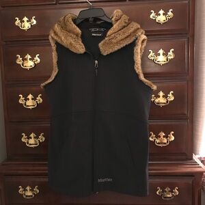 Marmot Black Zip Up Vest With Brown Faux Fur Lined Hood Size Large L Ski Luxe